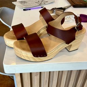 Nisolo All-Day Open Toe Clog in Brandy 9.5